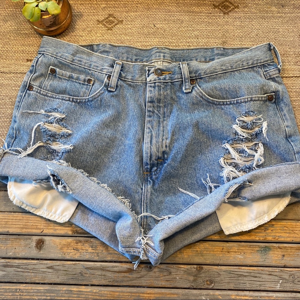 Wrangler distressed high rise jean shorts size 16